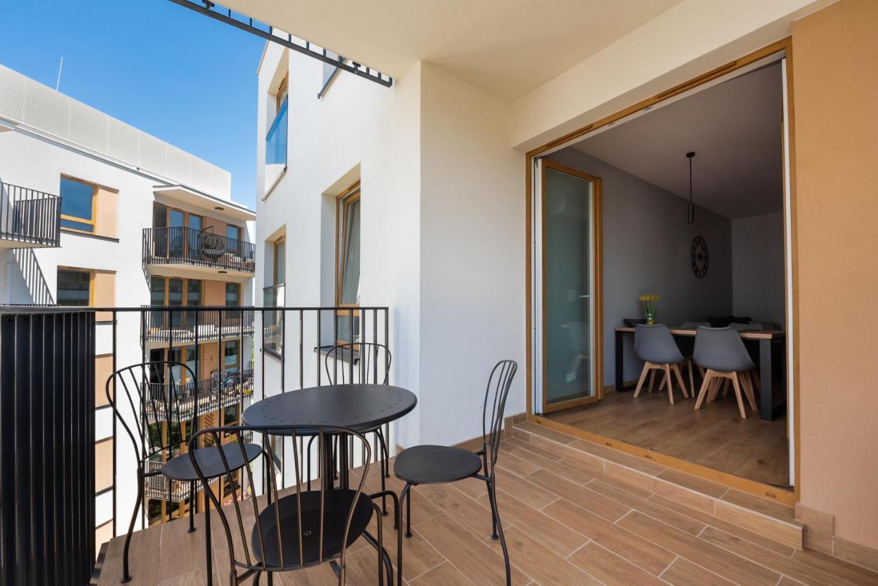 Wola Skwer Happy Apartment ワルシャワ エクステリア 写真